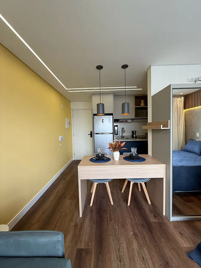 Sala e cozinha integradas do Studio Mobilité Righeto